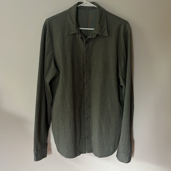 Men’s L LuLu Lemon Button up - Picture 1 of 4